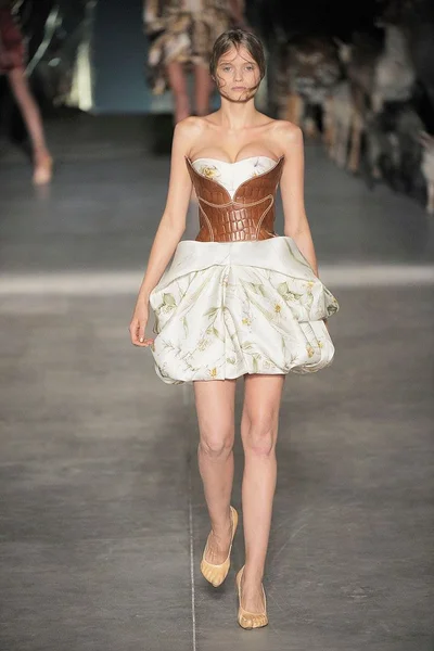 Look 8